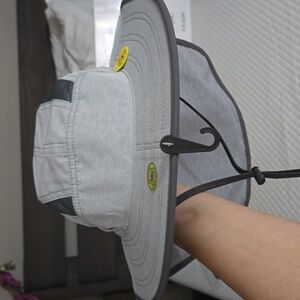 New with tags Sun Day hat! Unisex Size M!